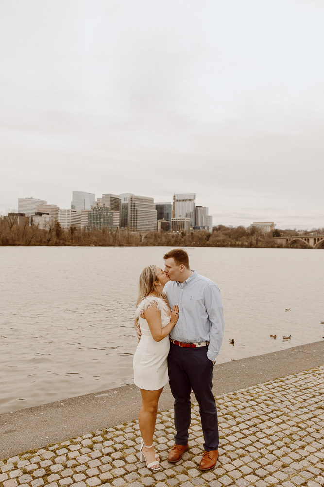 couple shares a kiss on city dock